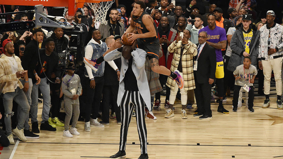 Aaron Gordon Dunking over Tacko Fall