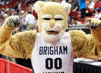 BYU’s Cosmo the Cougar dunks from the 3 point line (2/8/2024) cosmo the cougar
