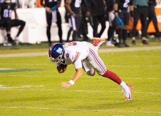 NY Giants Quarterback Daniel Jones Falls with Hilarious Commentary NY Giants QB Daniel Jones Falling
