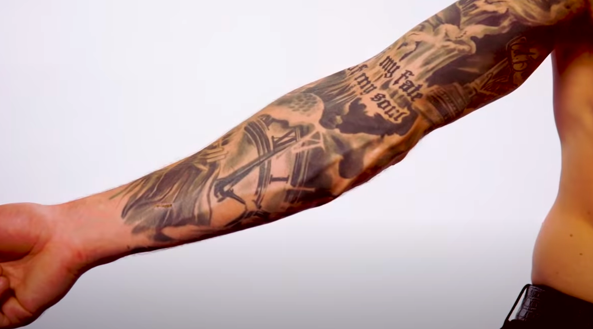 Dallas Stars - Tyler Seguin getting a tattoo done - August 19